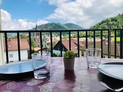 Vue générale sur la montagne ou vue sur la montagne depuis l'appartement