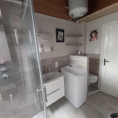 Salle de bains dans l'établissement chalet de la Cercenée