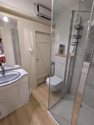 Salle de bains dans l'établissement Charmant gîte au coeur du Centre Ville