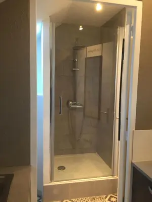 Salle de bains dans l'établissement Studio moderne, étage 3, avec literie de qualité prémium