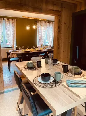 Restaurant ou autre lieu de restauration dans l'établissement Maison Les Planches