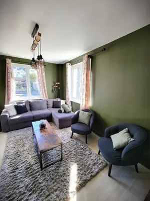 Coin salon dans l'établissement Maison Les Planches