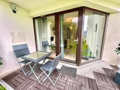 Coin salon dans l'établissement Joli studio cosy, vue magnifique et terrasse privée