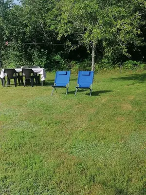 Jardin de l'établissement Maison charmante dans le village de Taintrux avec jardin