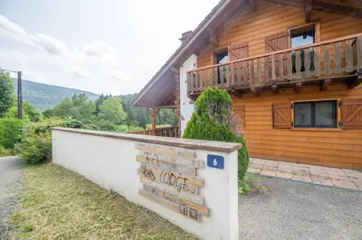 Vue générale sur la montagne ou vue sur la montagne depuis le chalet