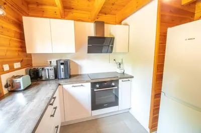 Cuisine ou kitchenette dans l'établissement Le Chant du Ruisseau SPA - Sauna