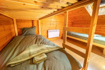 Un ou plusieurs lits dans un hébergement de l'établissement Le Chant du Ruisseau SPA - Sauna