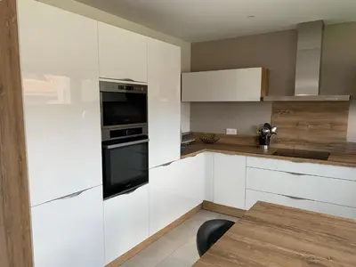Cuisine ou kitchenette dans l'établissement Superbe villa avec piscine proche de belfort