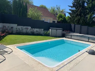 Piscine de l'établissement Superbe villa avec piscine proche de belfort ou située à proximité