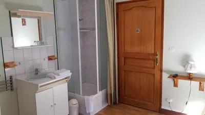 Salle de bains dans l'établissement La Scierie