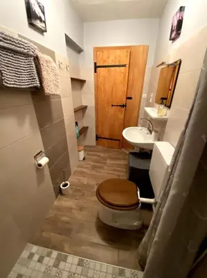 Salle de bains dans l'établissement Le chalet des coeurs