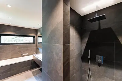 Salle de bains dans l'établissement La Sublime villa avec piscine