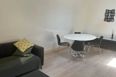 Coin salon dans l'établissement La Petit Frontière