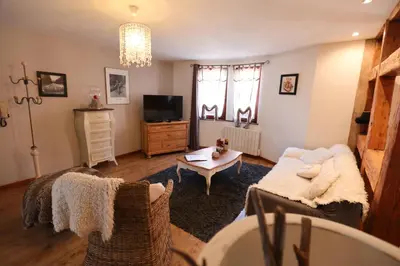 Télévision ou salle de divertissement dans l'établissement Les Authentics - La Maison d'Amélie