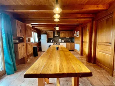 Cuisine ou kitchenette dans l'établissement Chalet Baudelaire, 4* beau et authentique