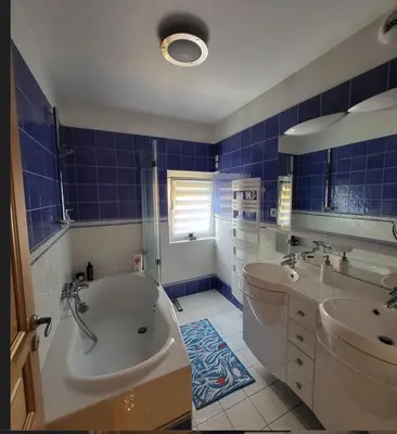 Salle de bains dans l'établissement Poésie en partage