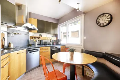 Cuisine ou kitchenette dans l'établissement Bargkass - Vue montagne et piscine