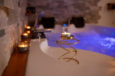 Piscine de l'établissement Aux 3 Glands - Nature & Spa ou située à proximité