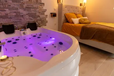 Un ou plusieurs lits dans un hébergement de l'établissement Aux 3 Glands - Nature & Spa