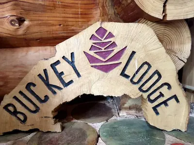 Certificat, récompense, panneau ou autre document affiché dans l'établissement Buckey Lodge, à 2 minutes des cascades de Tendon