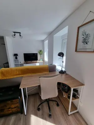 Télévision ou salle de divertissement dans l'établissement Résidence cosy et moderne