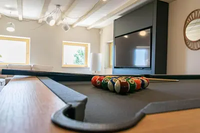 Billard dans l'établissement Refuge Mil100