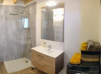 Salle de bains dans l'établissement Alsace Chalet & Spa Meyer-Krumb