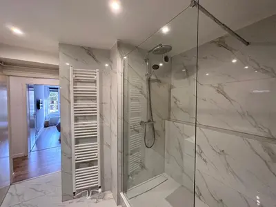Salle de bains dans l'établissement Le bijou de Leyna