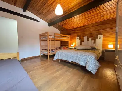 Un ou plusieurs lits dans un hébergement de l'établissement CHALET DES HAUTS SAPINS LA BRESSE
