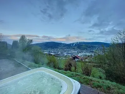 Vue générale sur la montagne ou vue sur la montagne depuis le chalet