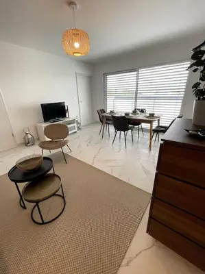 Télévision ou salle de divertissement dans l'établissement Magnifique appartement à la frontière suisse