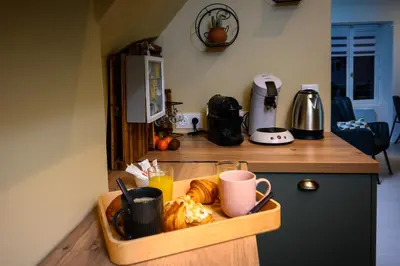 Cuisine ou kitchenette dans l'établissement COZY F2 40m2 Appartement Climatisé Château