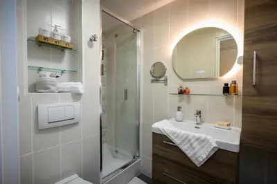 Salle de bains dans l'établissement COZY F2 40m2 Appartement Climatisé Château