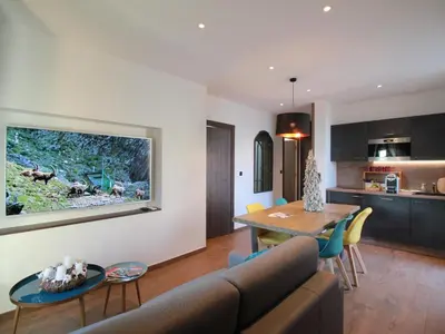 Coin salon dans l'établissement Gîte Alsacien : Terrasse, Sauna Privé, Accès Piscine et Bien-être, Proche Colmar et Route des Vins - FR-1-744-16