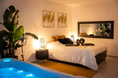Un ou plusieurs lits dans un hébergement de l'établissement Gîte Spa Cookie