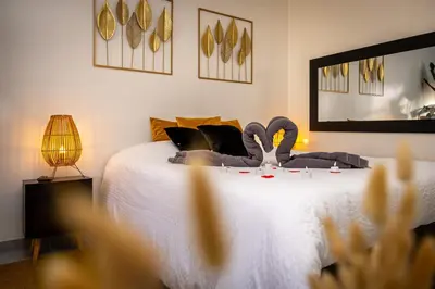 Un ou plusieurs lits dans un hébergement de l'établissement Gîte Spa Cookie
