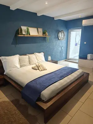 Un ou plusieurs lits dans un hébergement de l'établissement Suite 2 lits Auberge du Manala Hôtel 24 24 proche Basel
