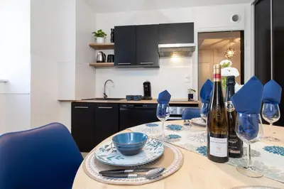 Cuisine ou kitchenette dans l'établissement Refuge Ladhof Odysalis I Chic-Moderne-Proche du centre-ville 3 pieces 2 Chambres