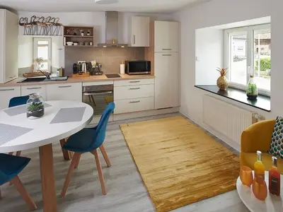 Cuisine ou kitchenette dans l'établissement Suite Or avec Sauna Privatif et Cuisine Équipée - Idéale pour un Séjour Relaxant en Alsace - FR-1-744-13