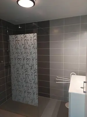 Salle de bains dans l'établissement Chez Vovone 3 étoiles clévacances