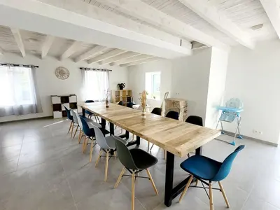 Coin salon dans l'établissement Gîte des Rondins