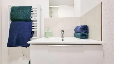 Salle de bains dans l'établissement La Résidence Évasion 3 - Original - Gare - Wifi - Relax BNB