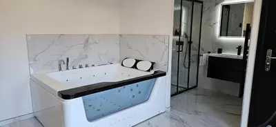 Salle de bains dans l'établissement Loft Détente & Spa du Tram