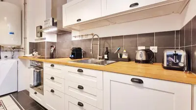 Cuisine ou kitchenette dans l'établissement Épicure - Hyper Centre - Calme et Confort