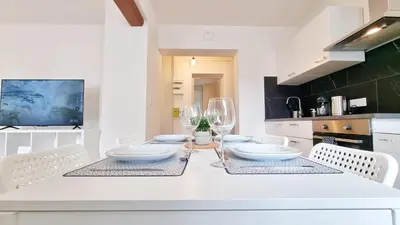 Cuisine ou kitchenette dans l'établissement Chez JM - Calme - Chic - Fibre - Relax BNB