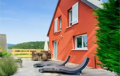 Coin salon dans l'établissement Awesome Home In Labaroche