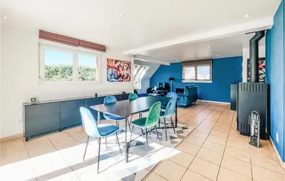 Télévision ou salle de divertissement dans l'établissement Awesome Home In Labaroche