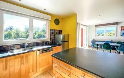 Cuisine ou kitchenette dans l'établissement Awesome Home In Labaroche