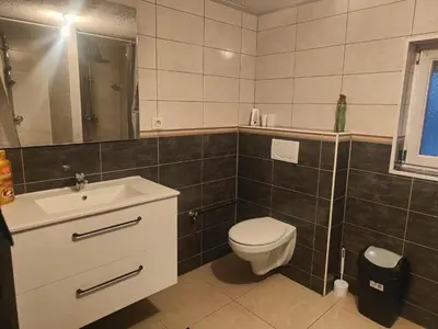Salle de bains dans l'établissement Chambre climatisée et cosy Auberge du manala Hôtel 24 24