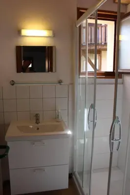 Salle de bains dans l'établissement Gîte Le Bressaud